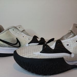 Nike kyire 4 low size 8